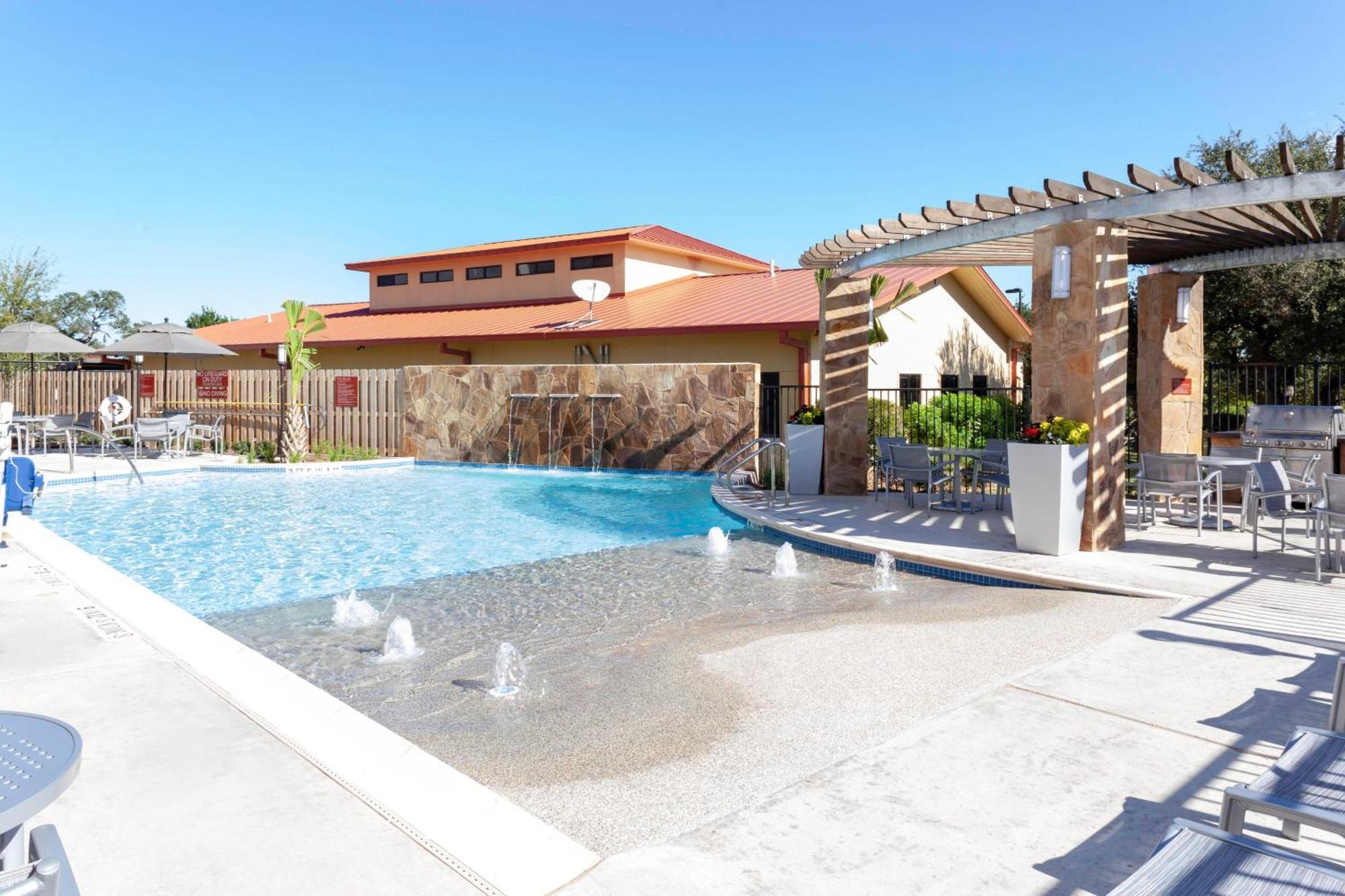 Towneplace Suites By Marriott San Antonio Westover Hills Bagian luar foto