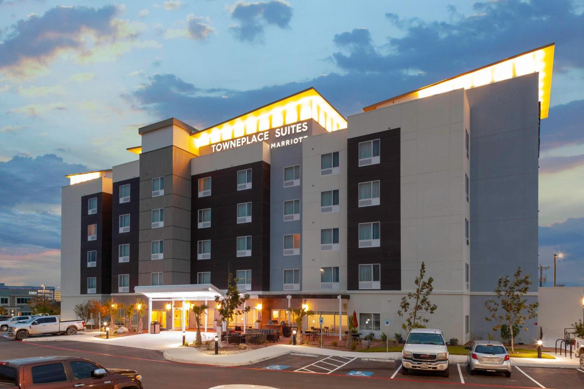 Towneplace Suites By Marriott San Antonio Westover Hills Bagian luar foto